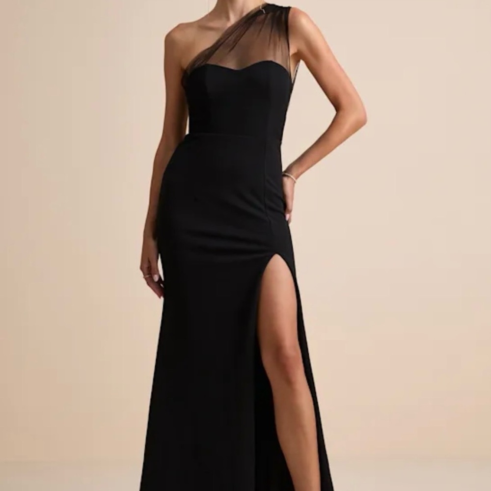 Lulu's Black One-Shoulder Maxi Dress